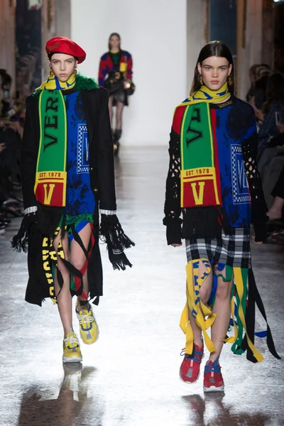 Look 27